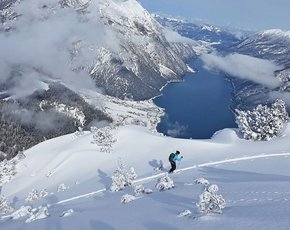 Wintertraum in Weiß und Himmelblau